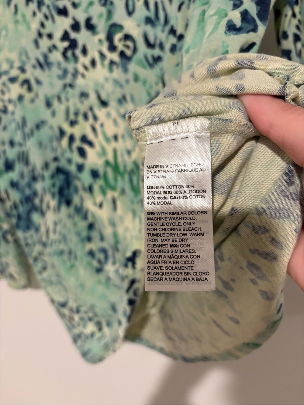 Chico’s Zenergy cheetah animal print long sleeve top green size 2 12/14 - Picture 3 of 4